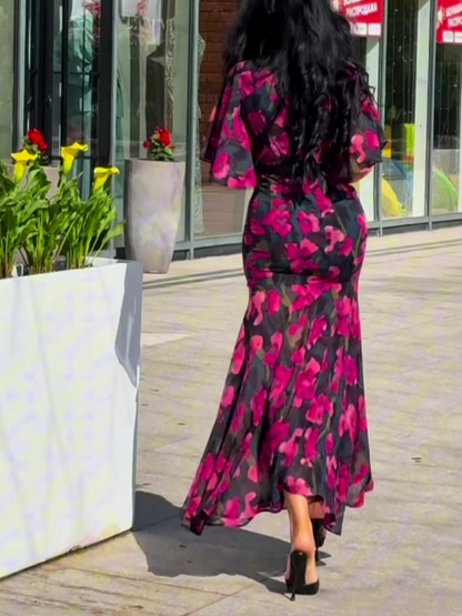 ROBE À MOTIF COL V MANCHES CAMPANÉ