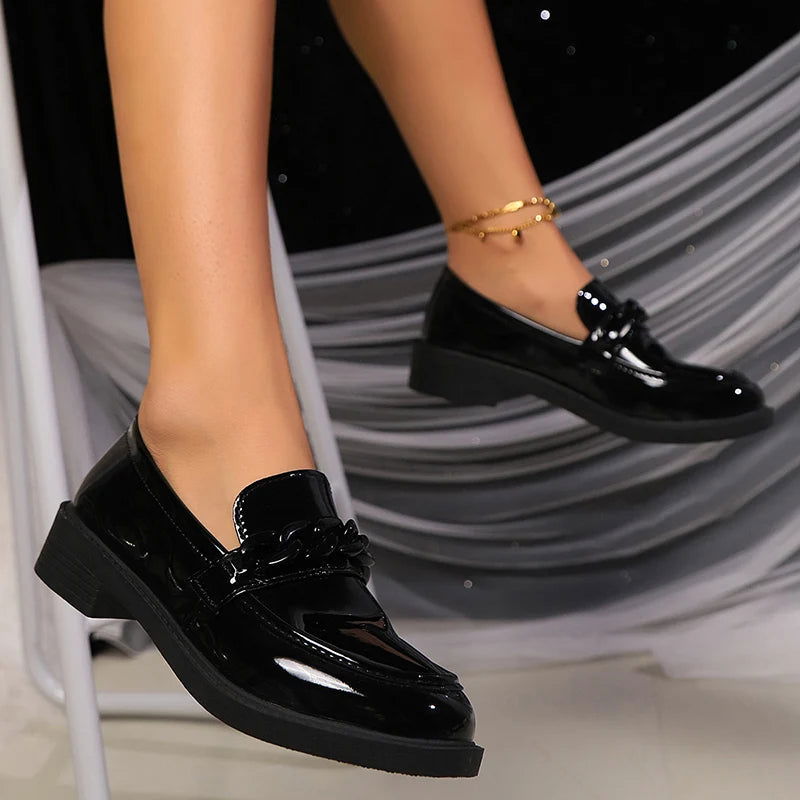 Atelier - Mocassins Noirs avec Chaîne Épaisse