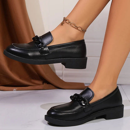 Atelier - Mocassins Noirs avec Chaîne Épaisse